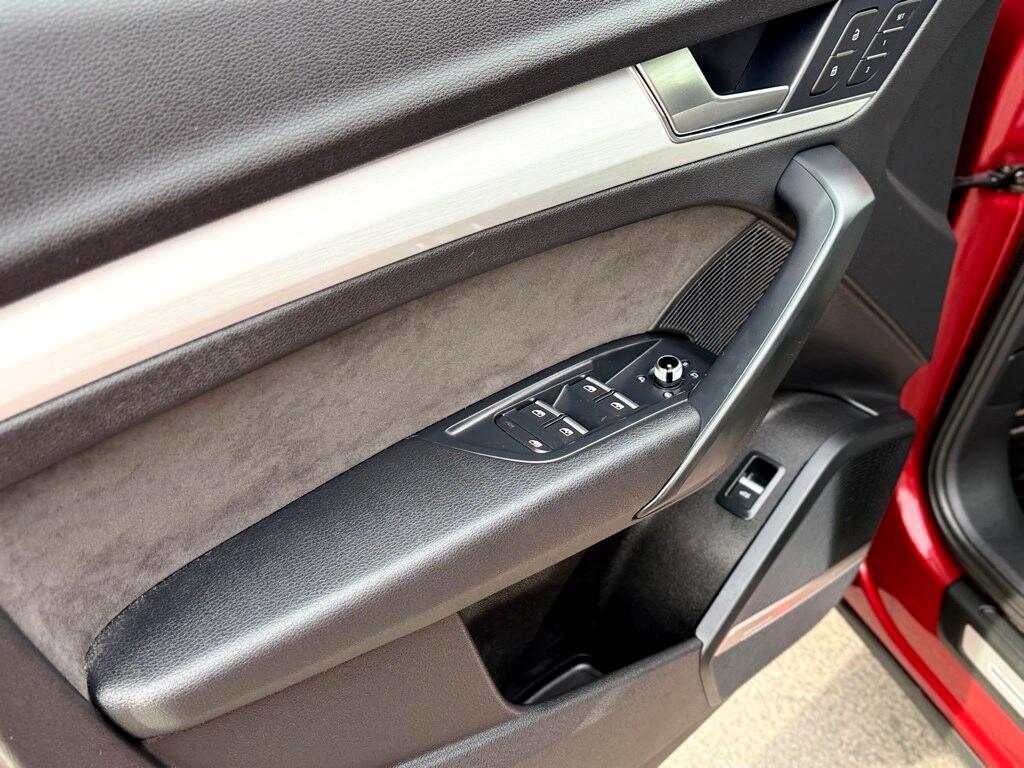 Vehicle image 19 of 49