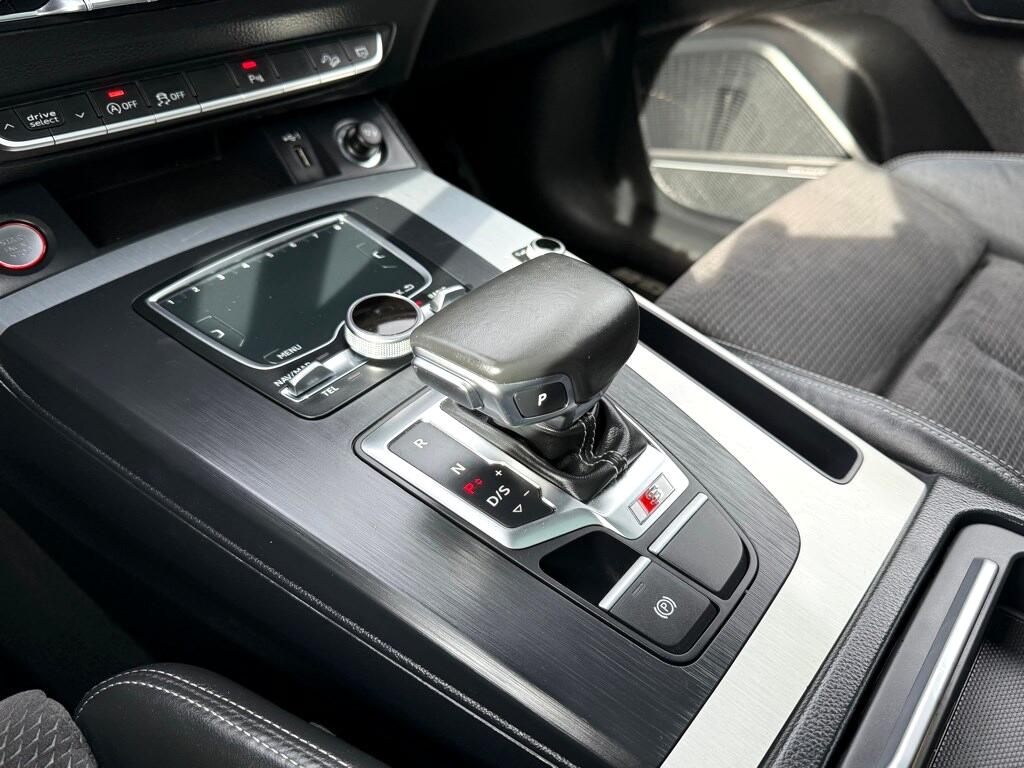 Vehicle image 39 of 49