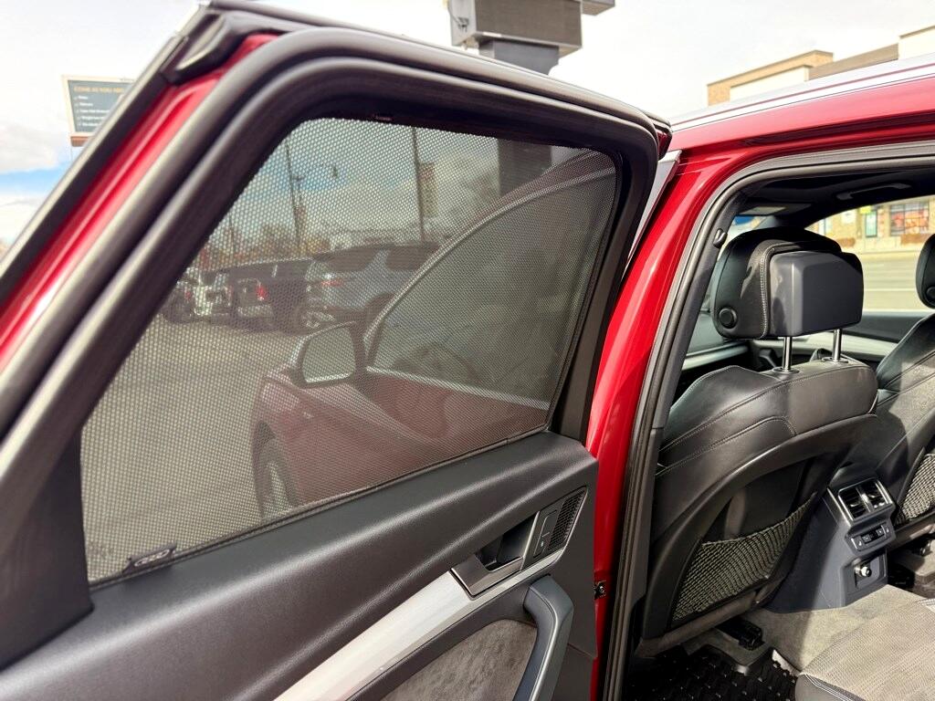 Vehicle image 27 of 49