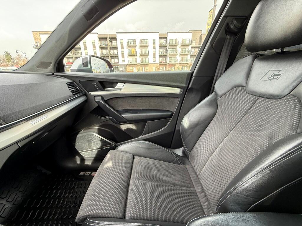 Vehicle image 40 of 49