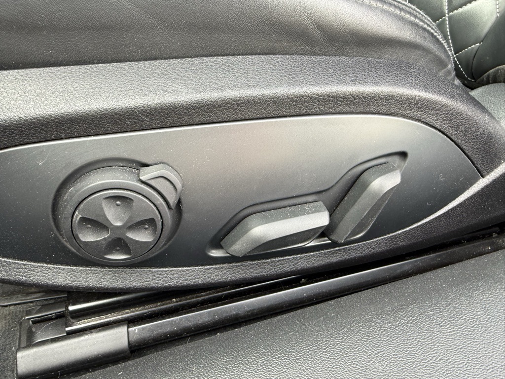 Vehicle image 14 of 27