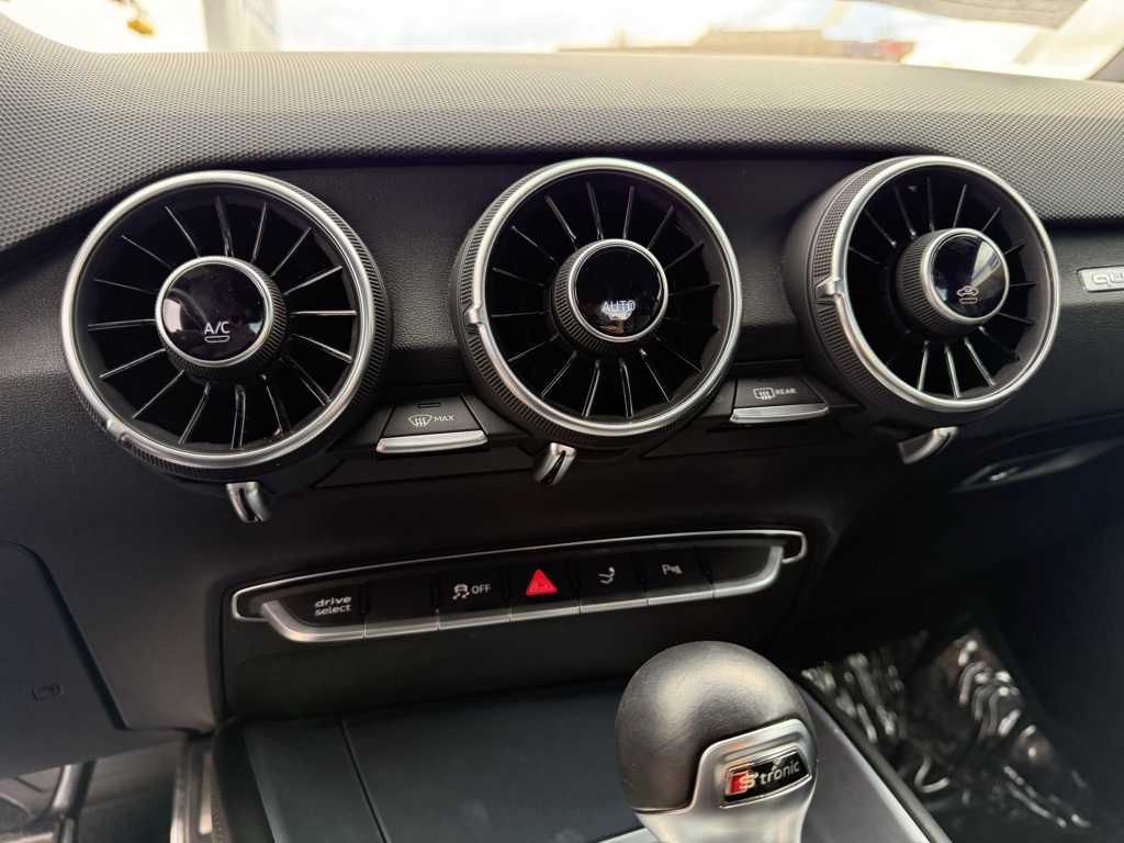 Vehicle image 18 of 27
