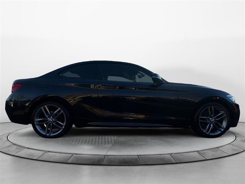 Vehicle image 4 of 16