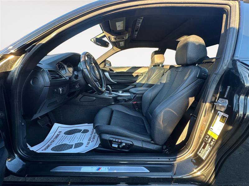 Vehicle image 10 of 16