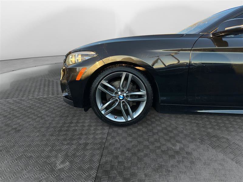 Vehicle image 9 of 16
