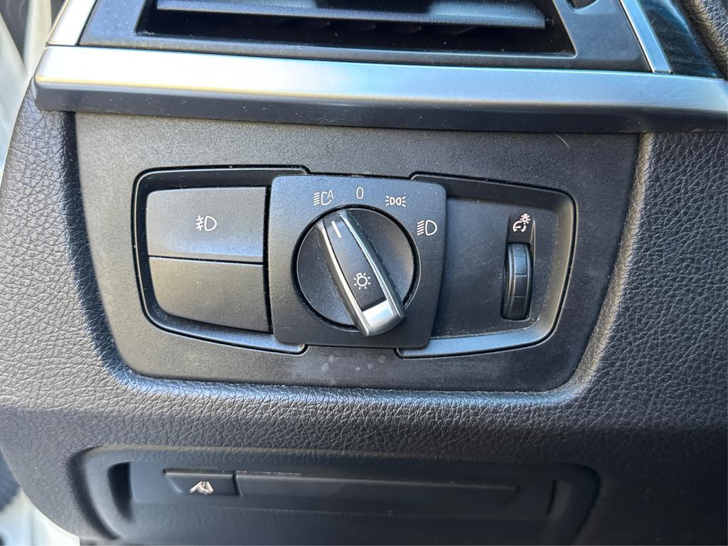 Vehicle image 18 of 23