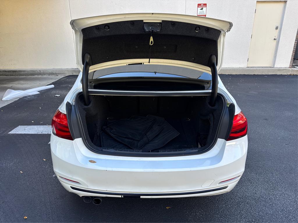 Vehicle image 13 of 23