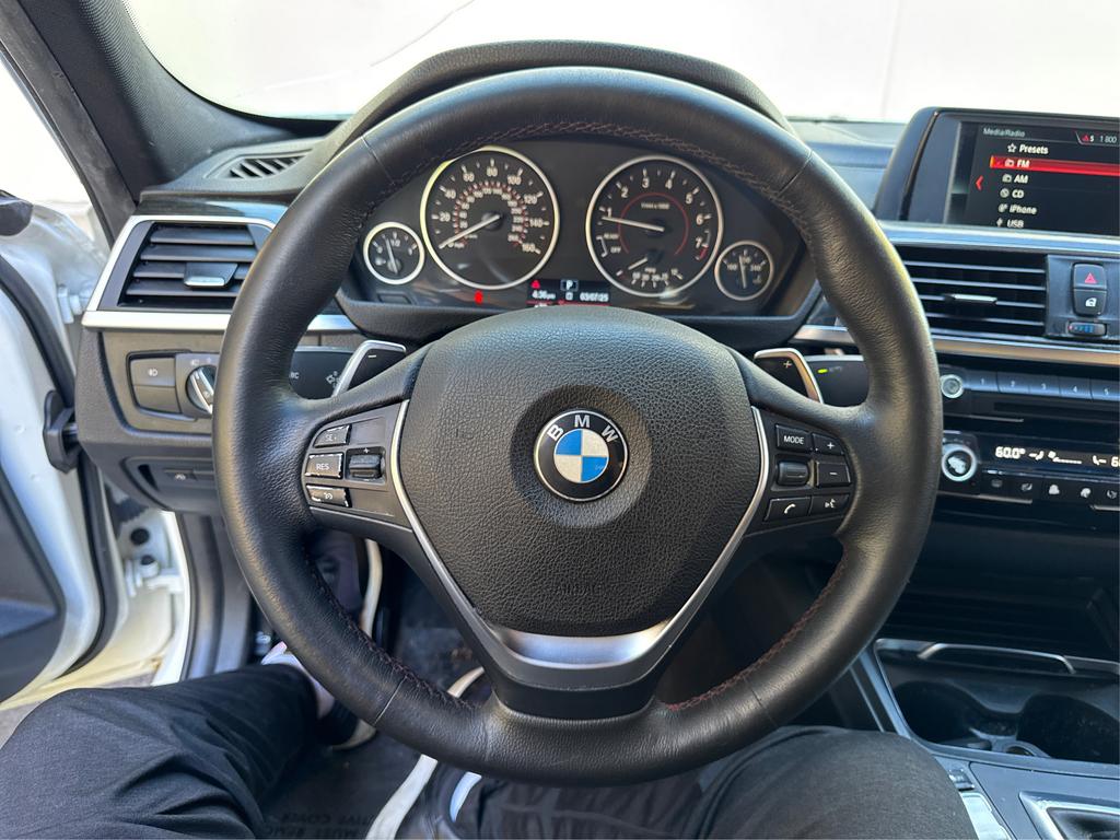 Vehicle image 17 of 23