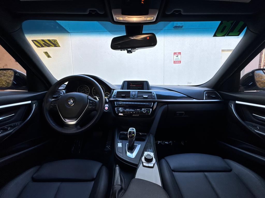 Vehicle image 22 of 23