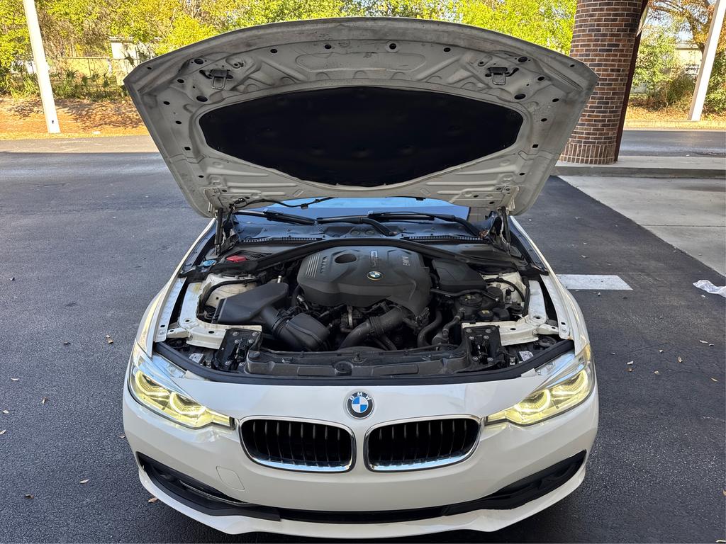 Vehicle image 11 of 23
