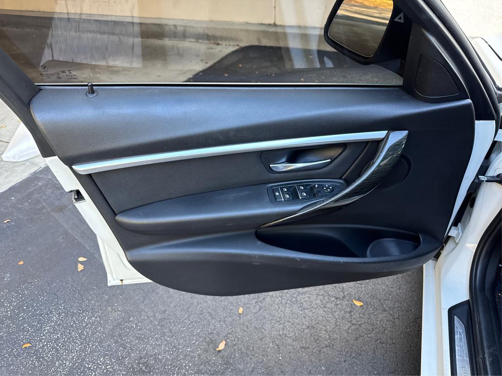 Vehicle image 20 of 23