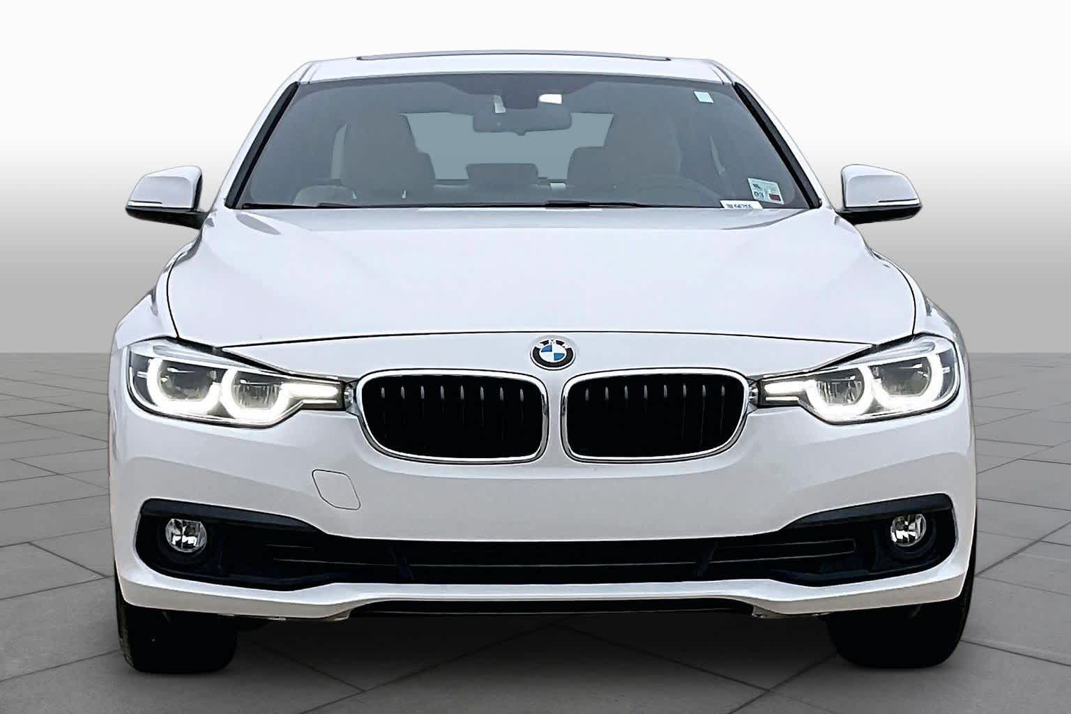 2018 BMW 3 Series 330i Image 3 of 59