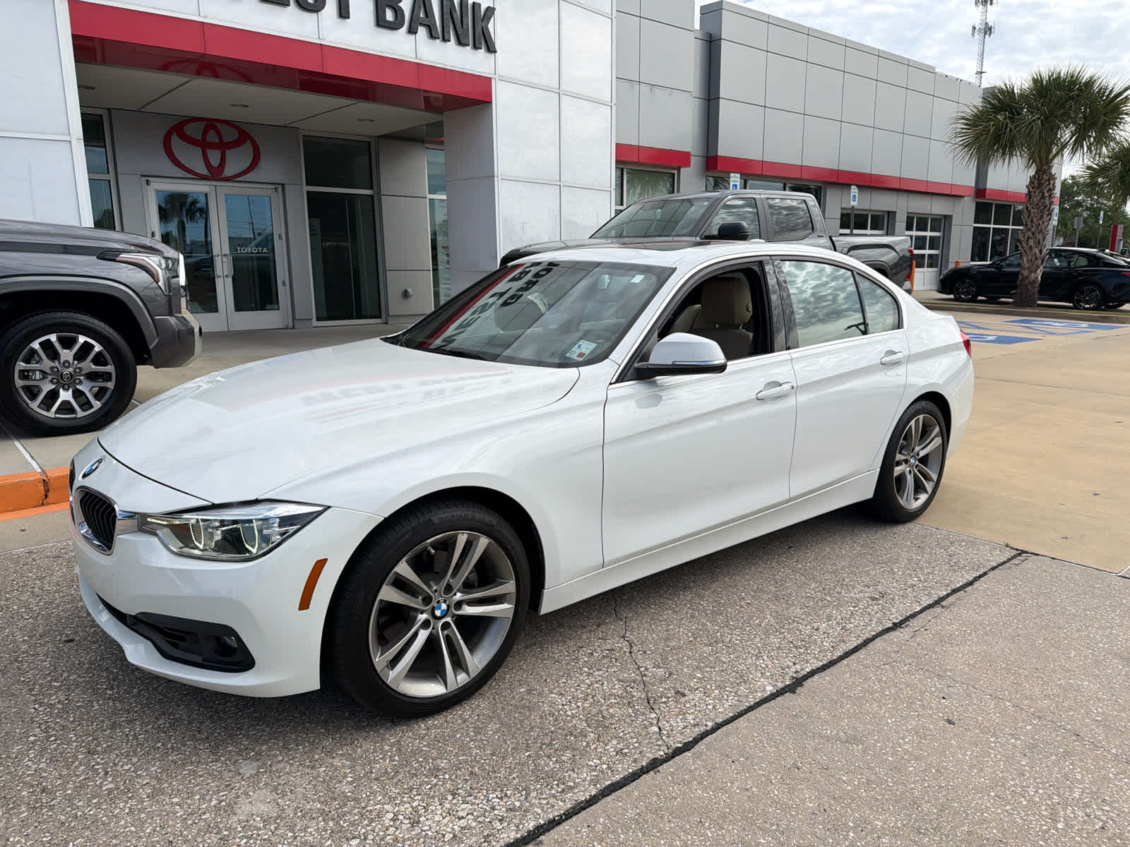 2018 BMW 3 Series 330i Image 1 of 59
