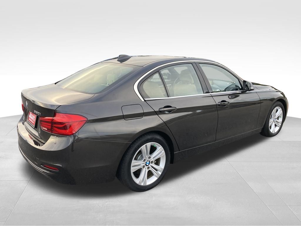 Vehicle image 5 of 39