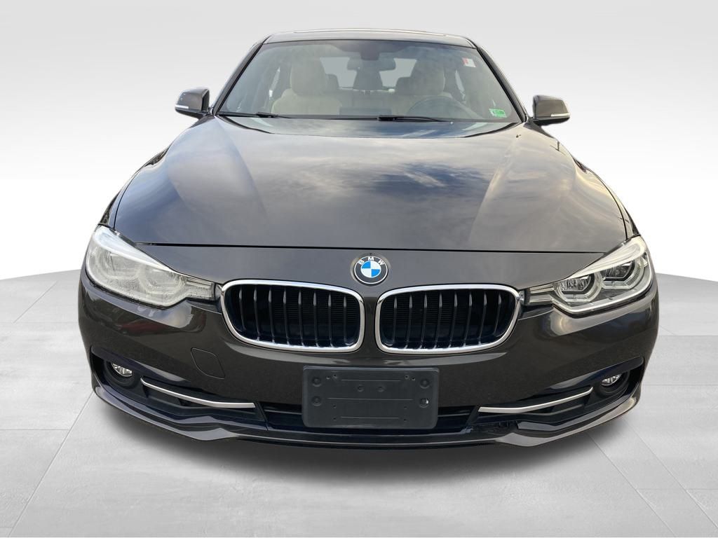 Vehicle image 2 of 39
