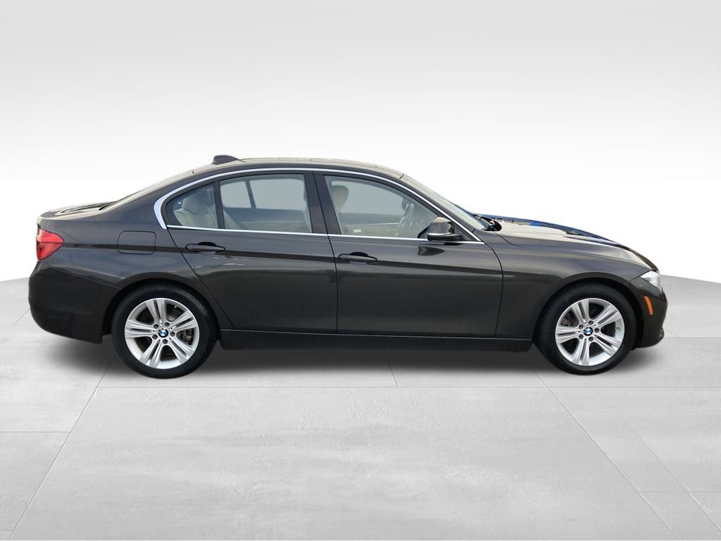 Vehicle image 4 of 39