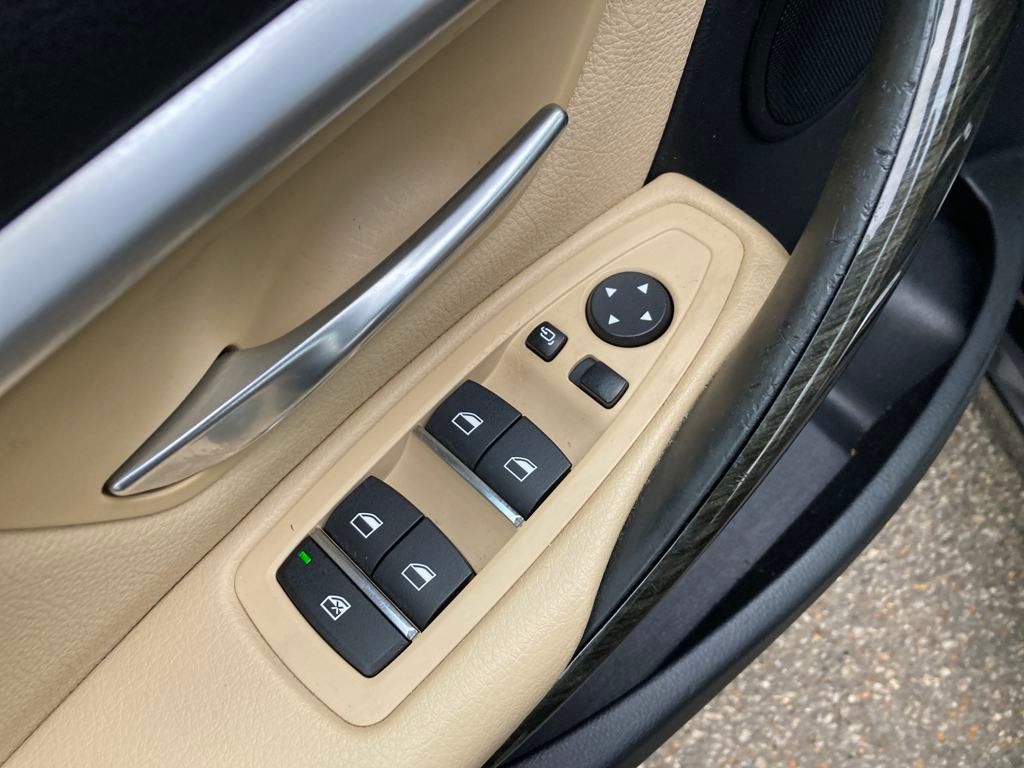 Vehicle image 10 of 39