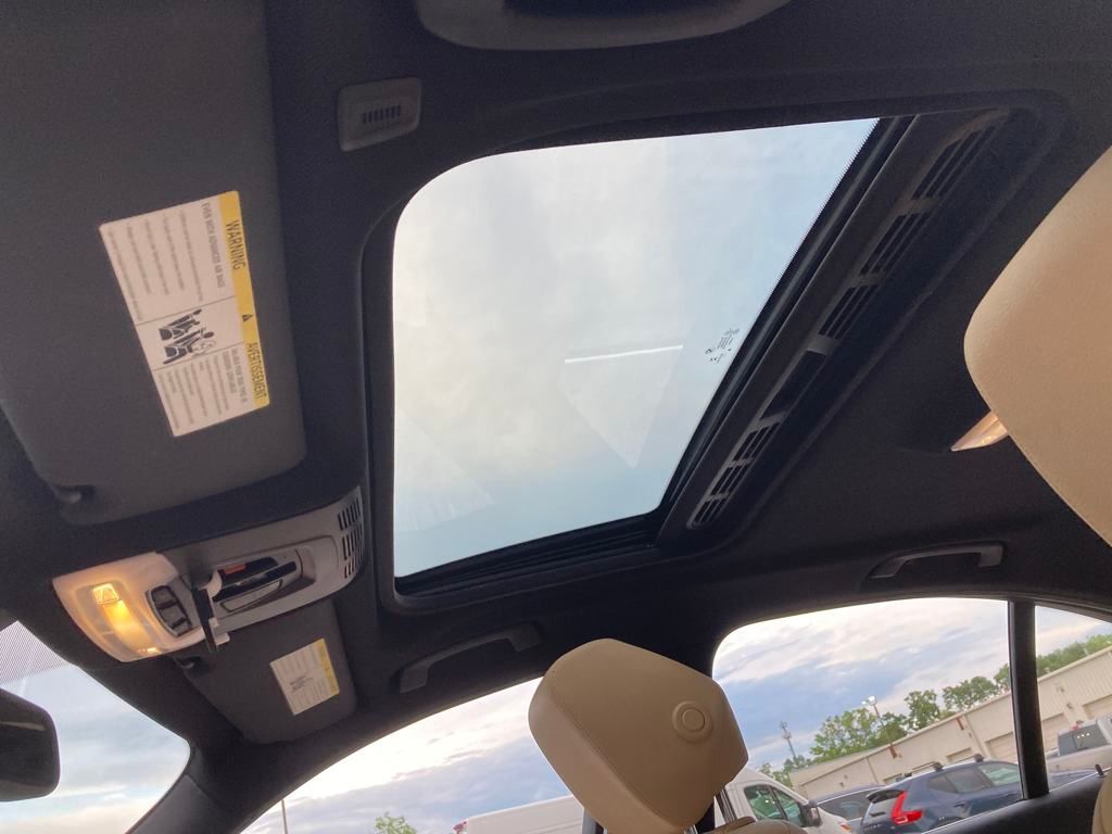 Vehicle image 22 of 39