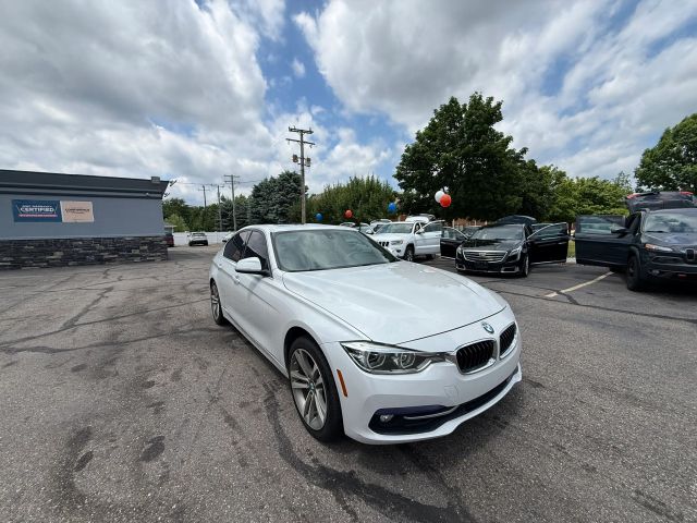 2018 BMW 3 Series 330i Image 3 of 15