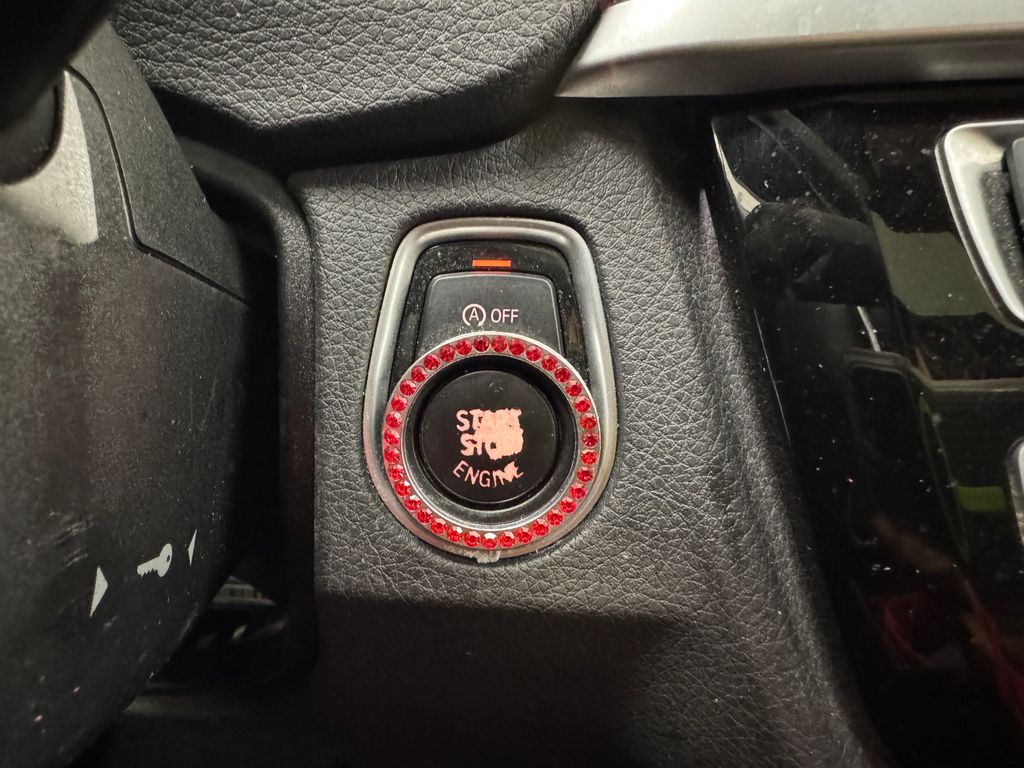 Vehicle image 25 of 44