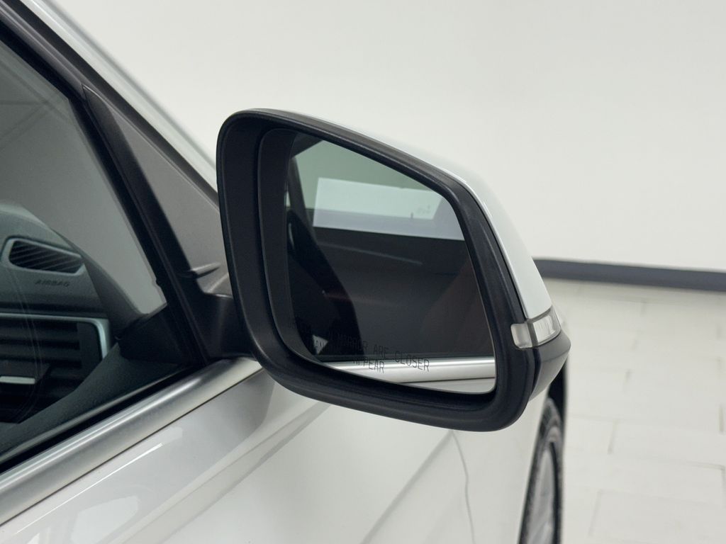 Vehicle image 37 of 44