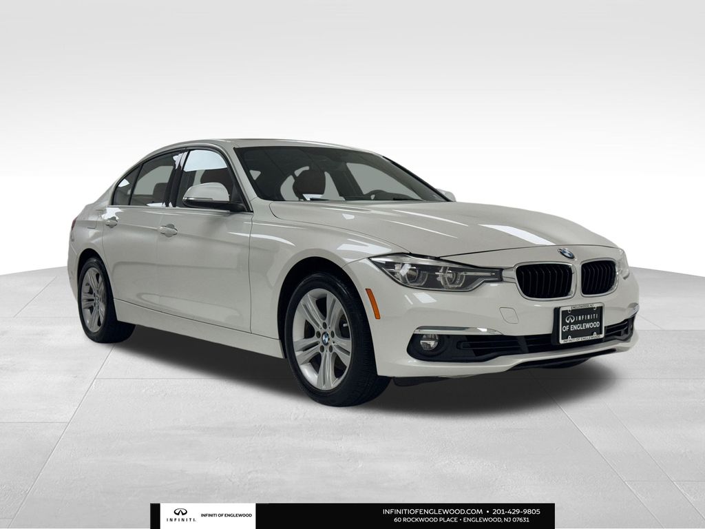 Vehicle image 3 of 44