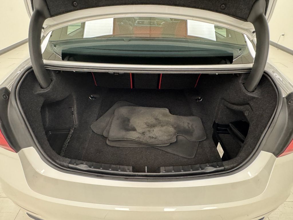 Vehicle image 31 of 44