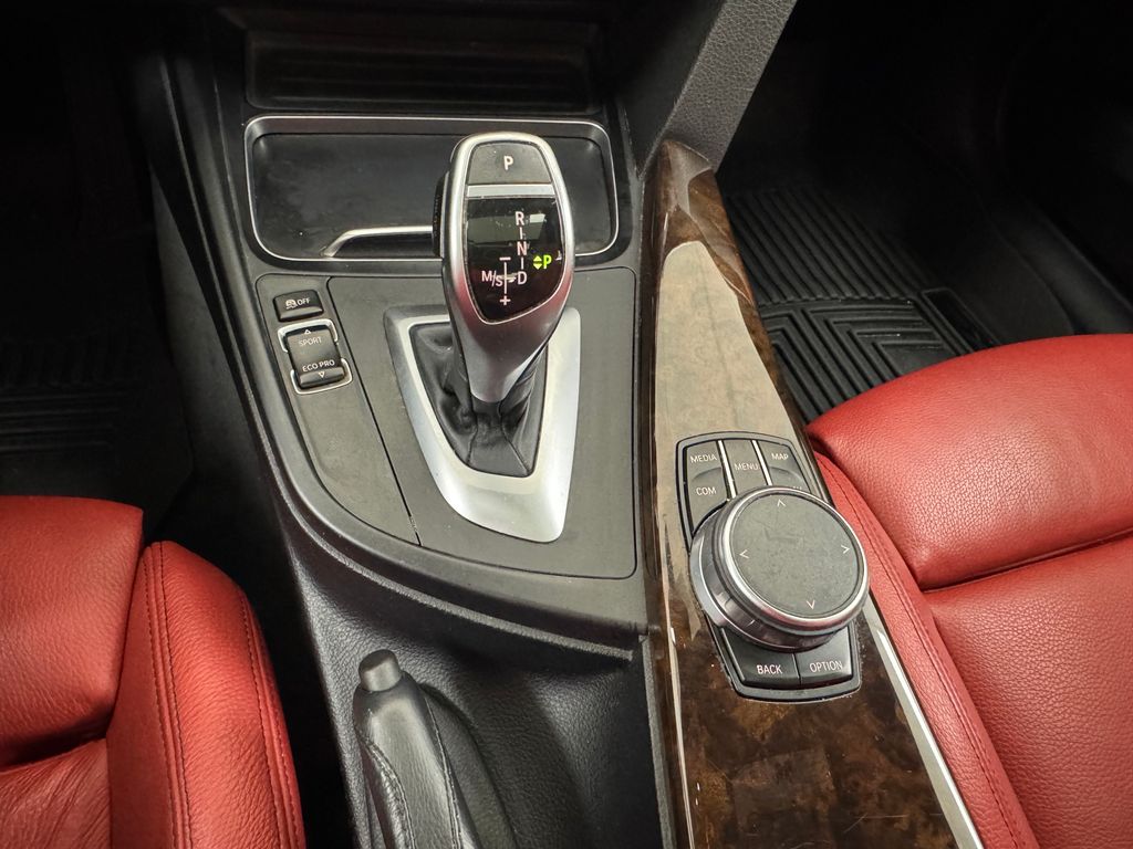 Vehicle image 27 of 44