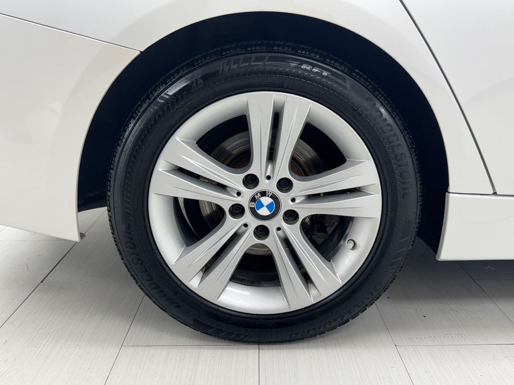 Vehicle image 43 of 44