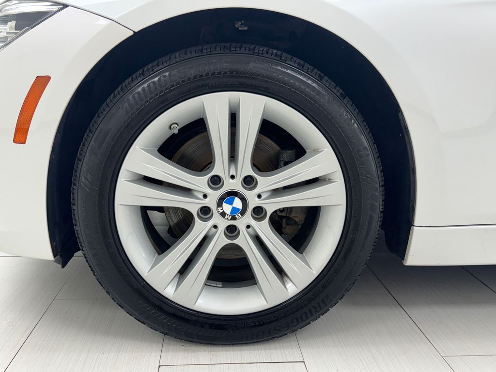 Vehicle image 42 of 44