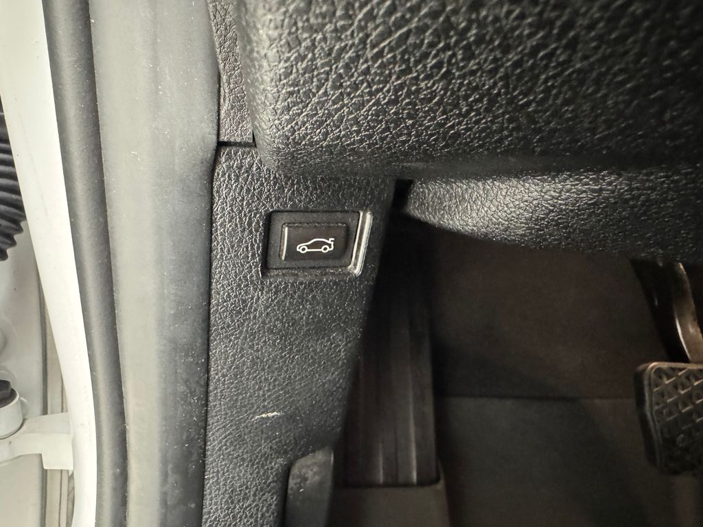 Vehicle image 30 of 44