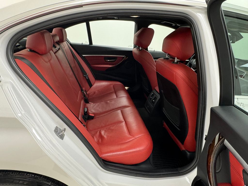 Vehicle image 16 of 44