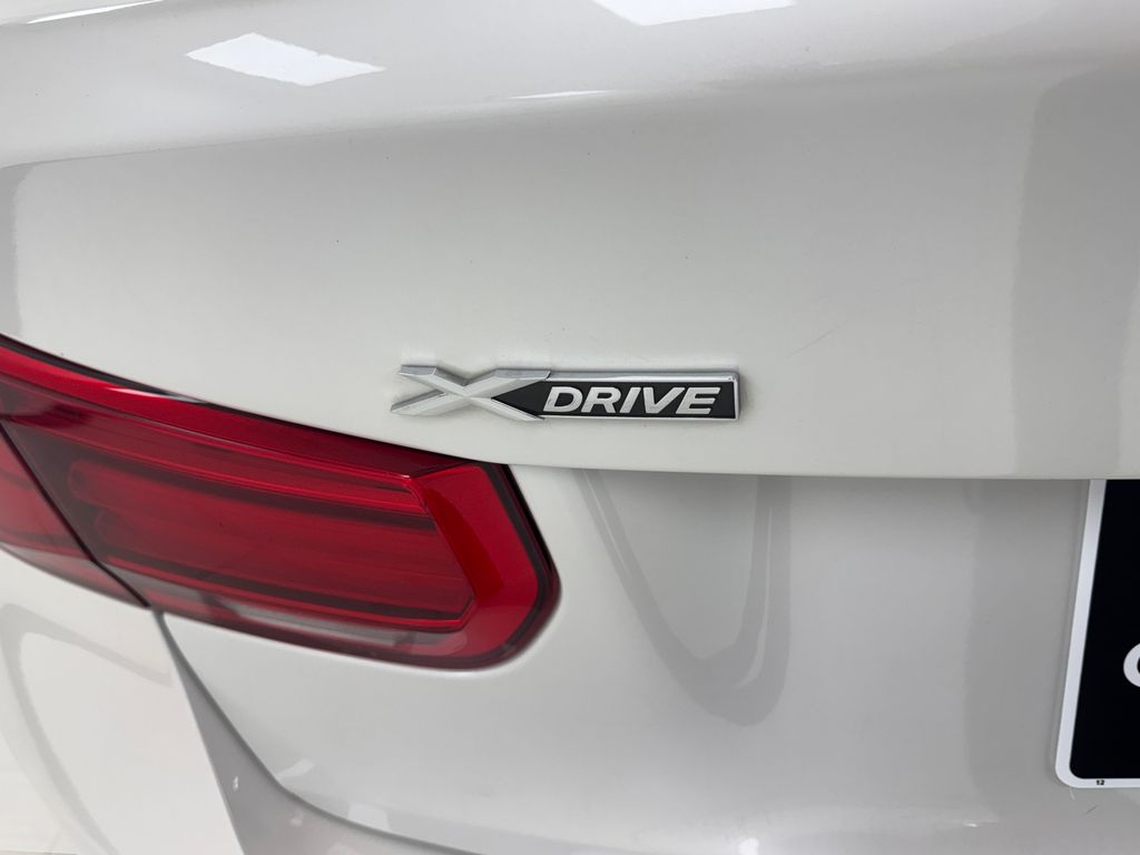 Vehicle image 33 of 44