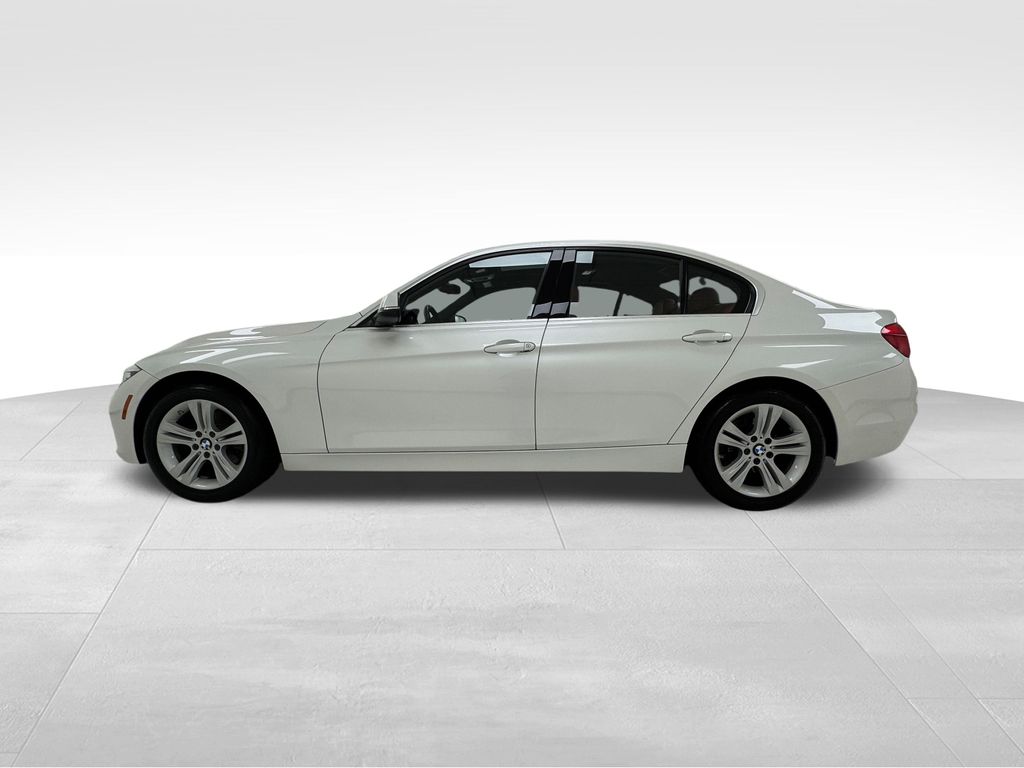 Vehicle image 8 of 44