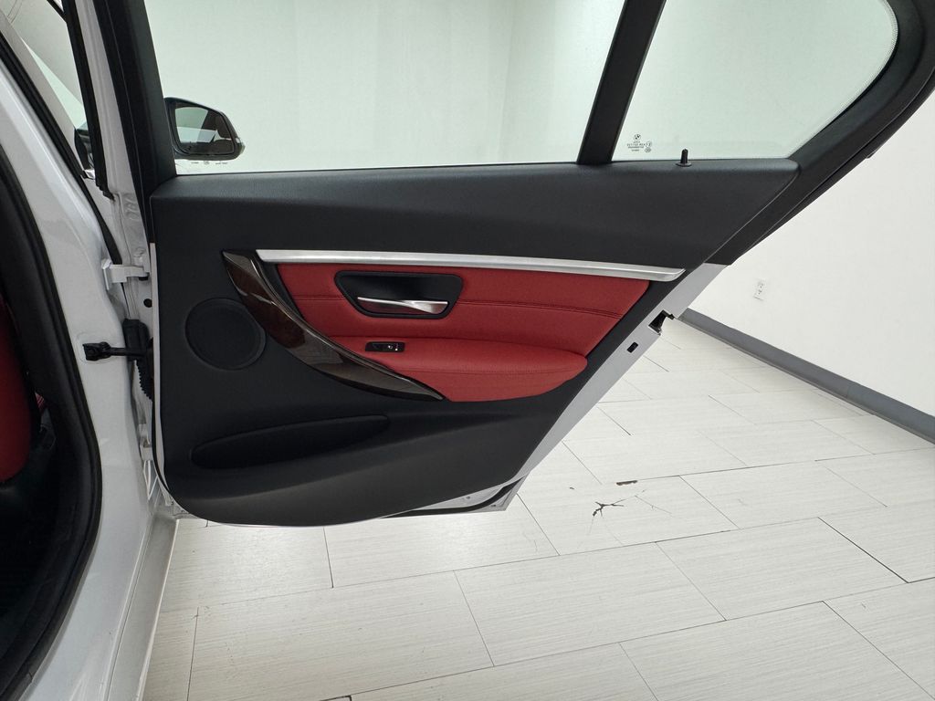 Vehicle image 15 of 44