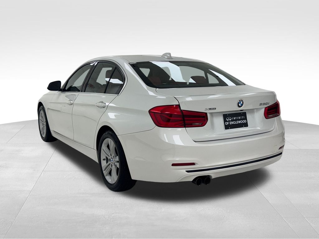 Vehicle image 7 of 44