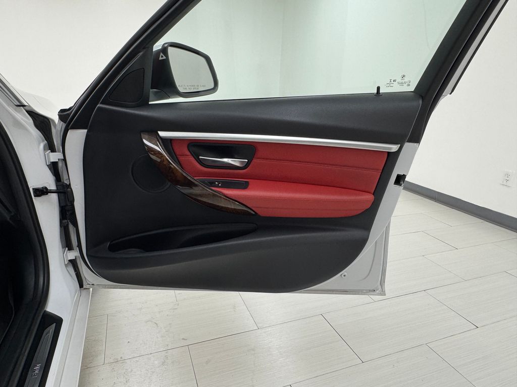 Vehicle image 13 of 44