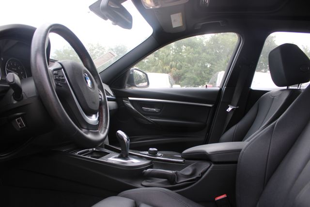 Vehicle image 10 of 14