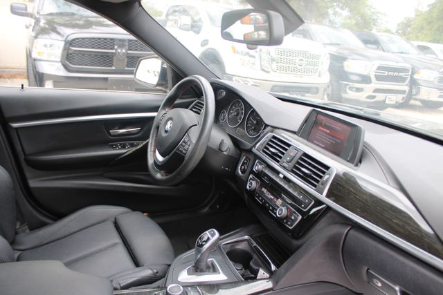 Vehicle image 12 of 14