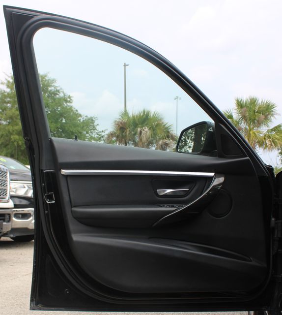 Vehicle image 8 of 14