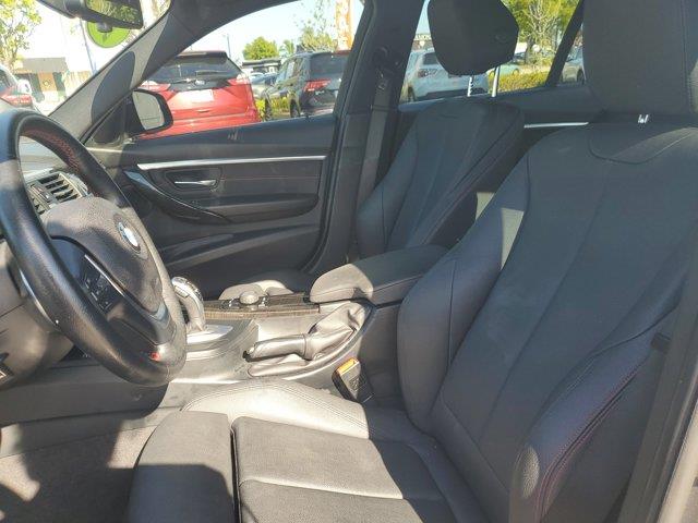 Vehicle image 21 of 31