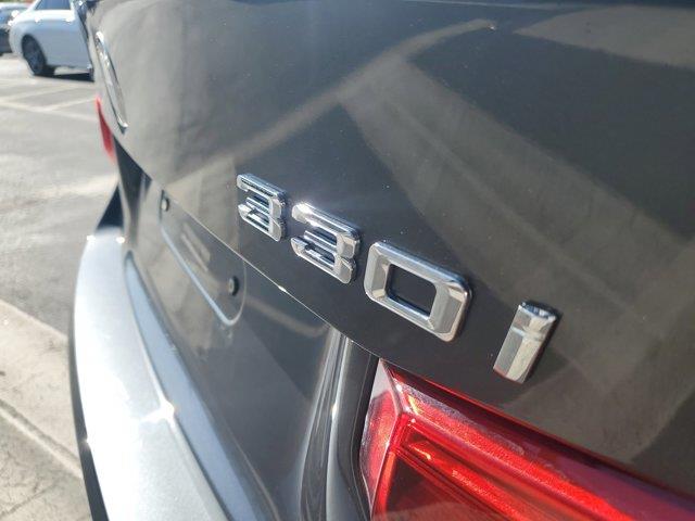 Vehicle image 10 of 31
