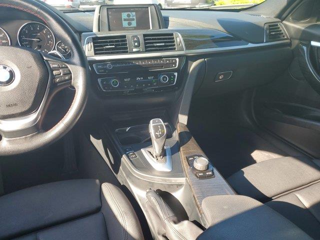 Vehicle image 19 of 31