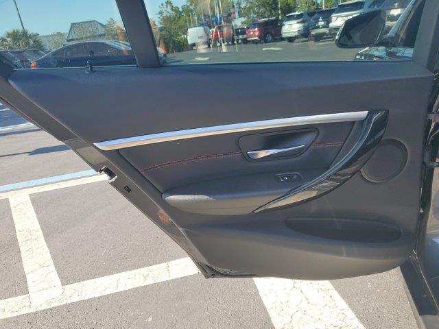 Vehicle image 17 of 31