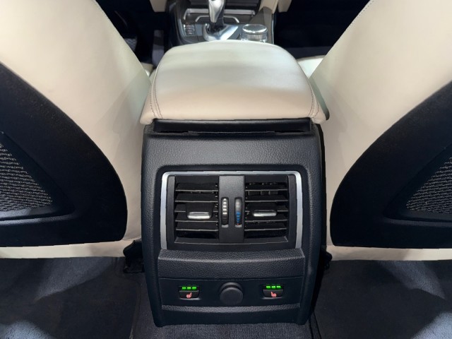 Vehicle image 58 of 92