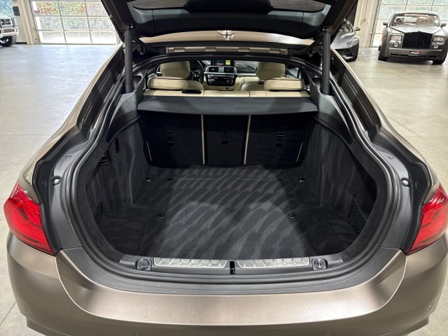 Vehicle image 33 of 92