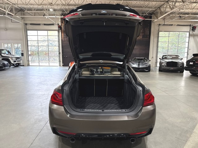 Vehicle image 32 of 92