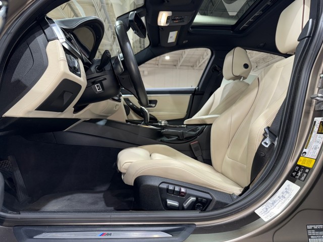Vehicle image 28 of 92