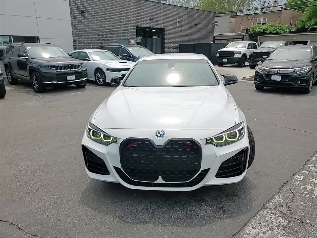 Vehicle image 3 of 24