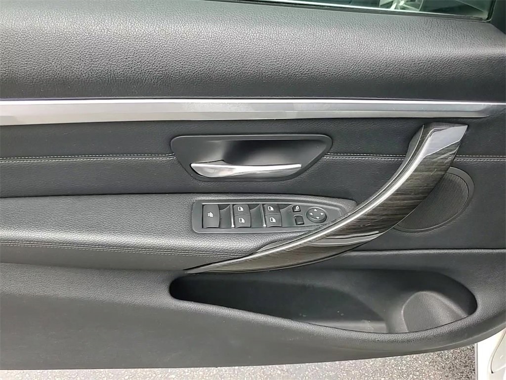 Vehicle image 20 of 24